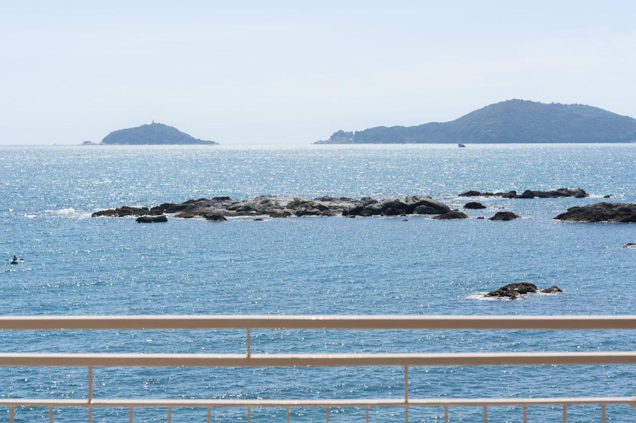 Sulla Spiaggia Di Toto E Tota Tellaro Exterior foto